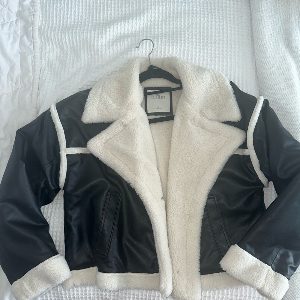 BRAND NEW! never worn leather black jacket from hollister!